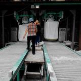无锡塑料颗粒吨袋包装机生产厂家吨袋包装机生产车间